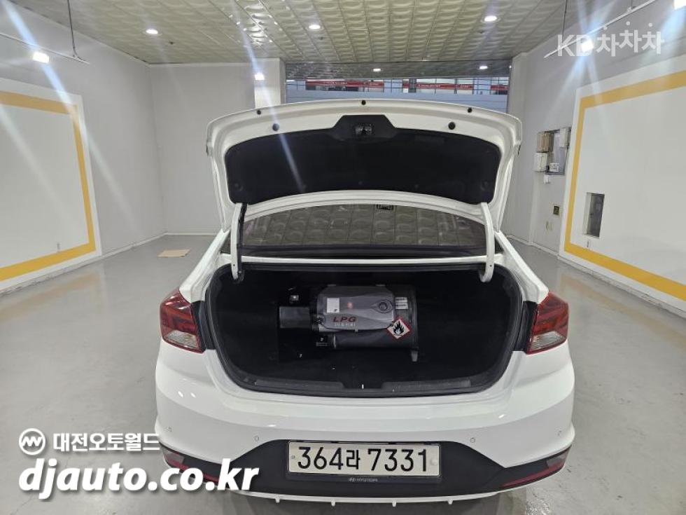 Hyundai Avante — miniaturë 18
