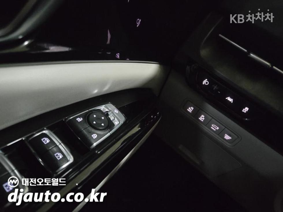 Kia Carnival — miniaturë 10