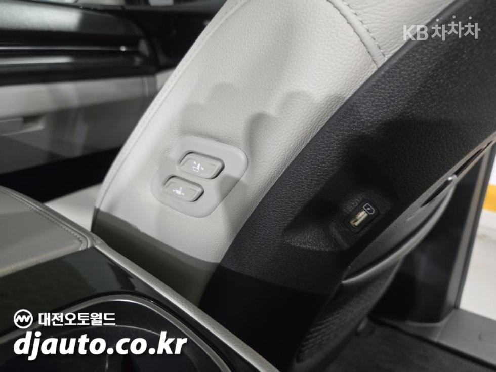 Kia Carnival — miniaturë 17