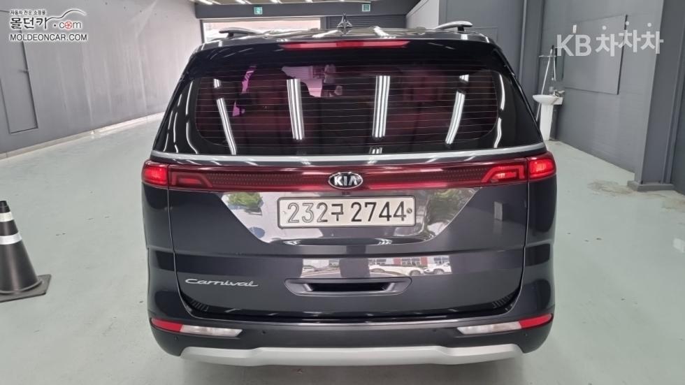 Kia Carnival — miniaturë 4