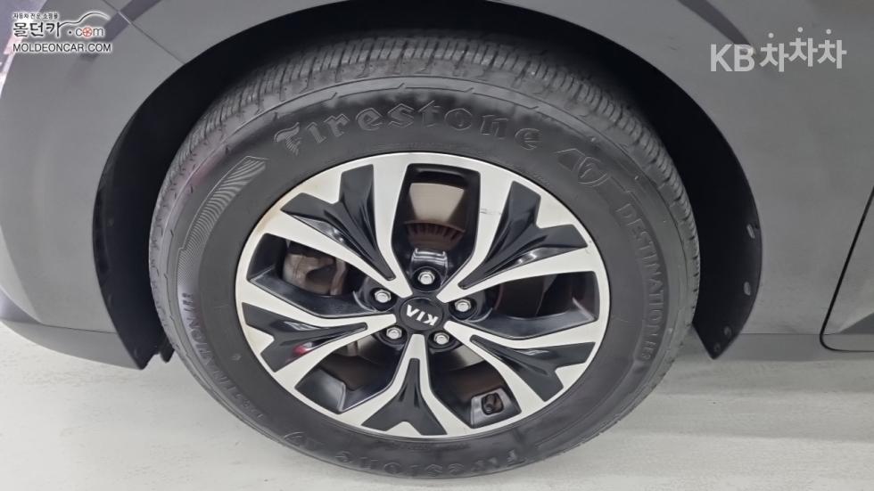 Kia Carnival — miniaturë 6