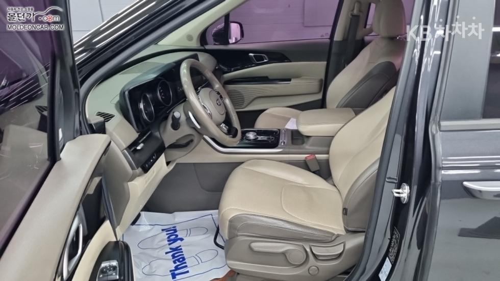 Kia Carnival — miniaturë 9