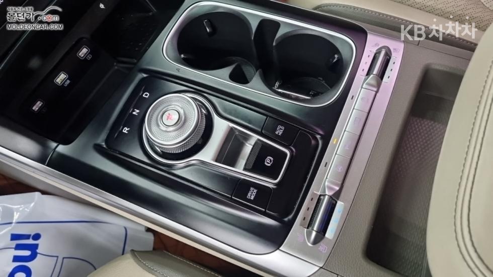 Kia Carnival — miniaturë 14