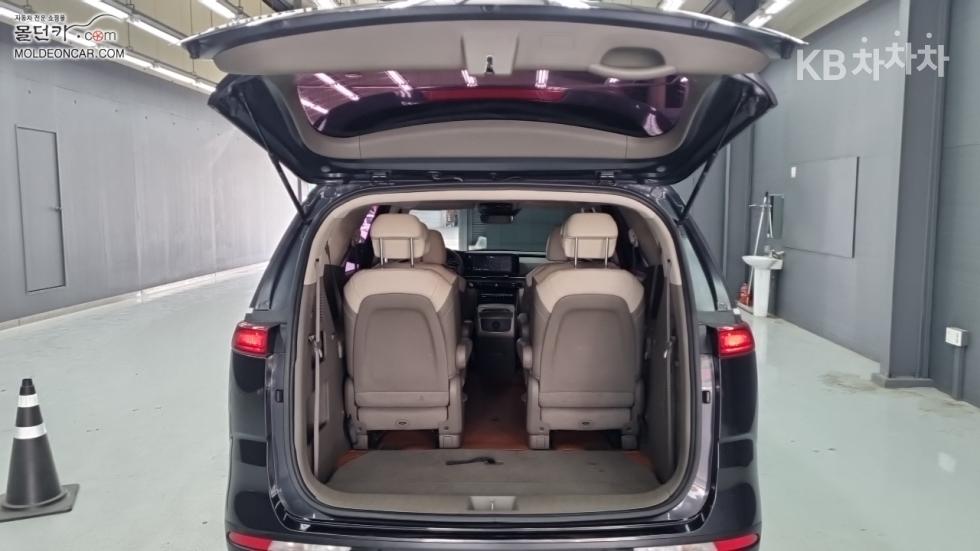 Kia Carnival — miniaturë 18