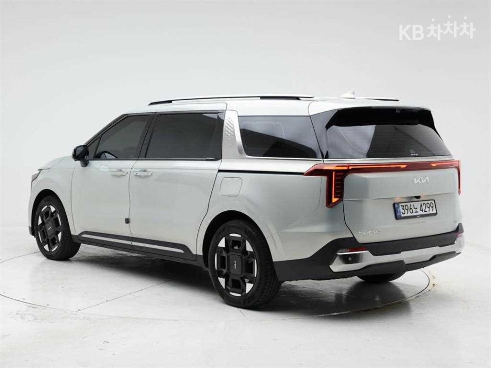 Kia Carnival — miniaturë 4
