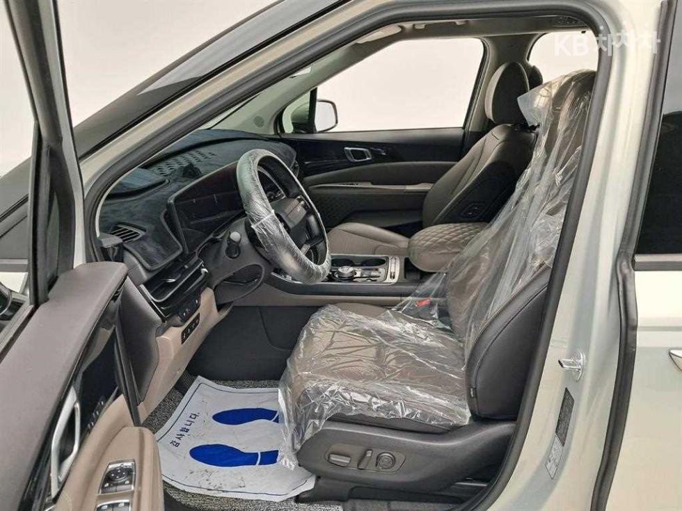 Kia Carnival — miniaturë 11