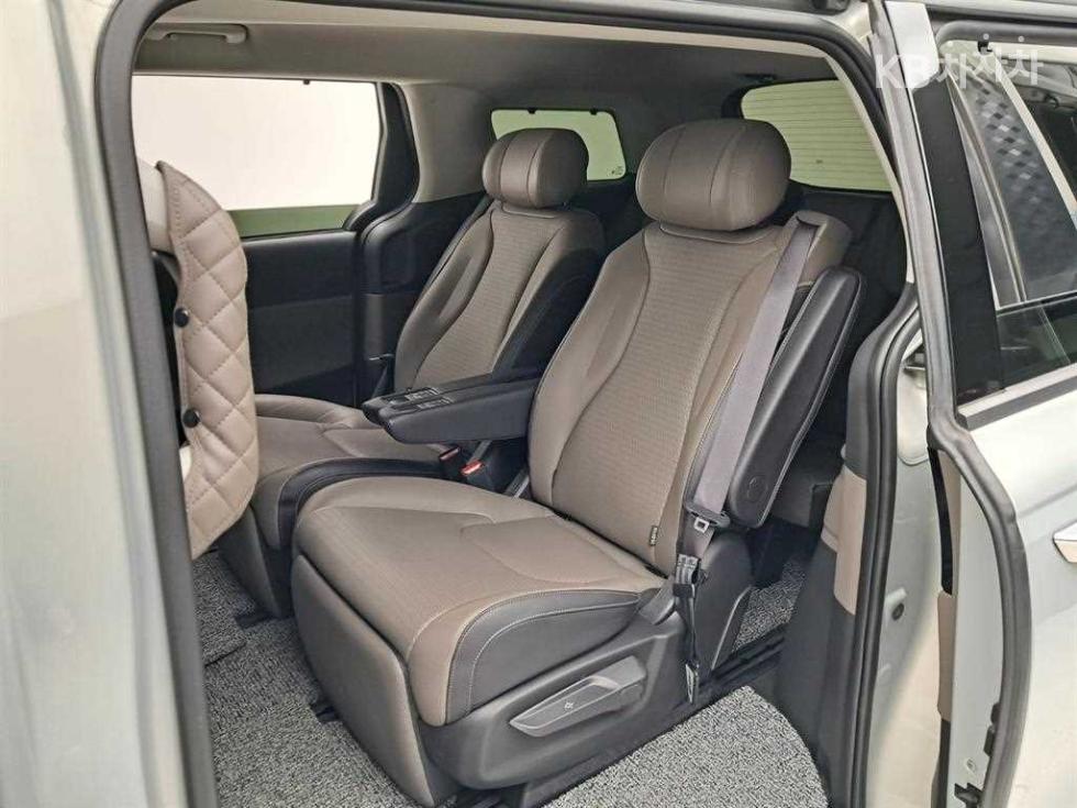 Kia Carnival — miniaturë 12