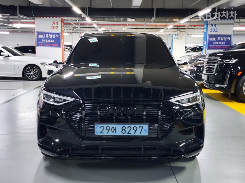 아우디 e-트론 2020년식 아우디 e-tron 55 quattro 기본형