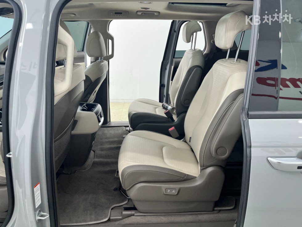 Kia Carnival — miniaturë 9