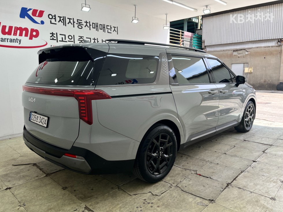 Kia Carnival — miniaturë 4