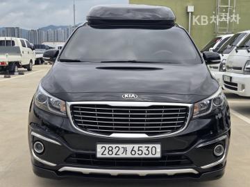 Kia Carnival 9인승 2.2 디젤 하이리무진