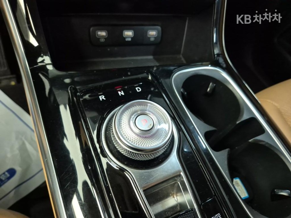 Kia Carnival — miniaturë 8