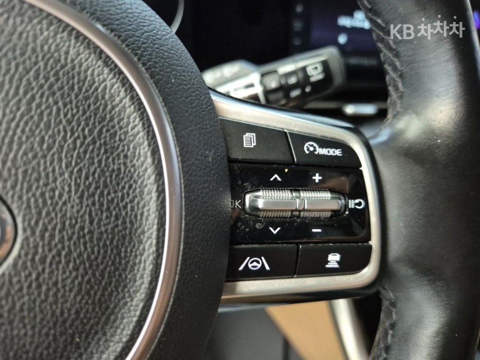 Kia Carnival — miniaturë 15