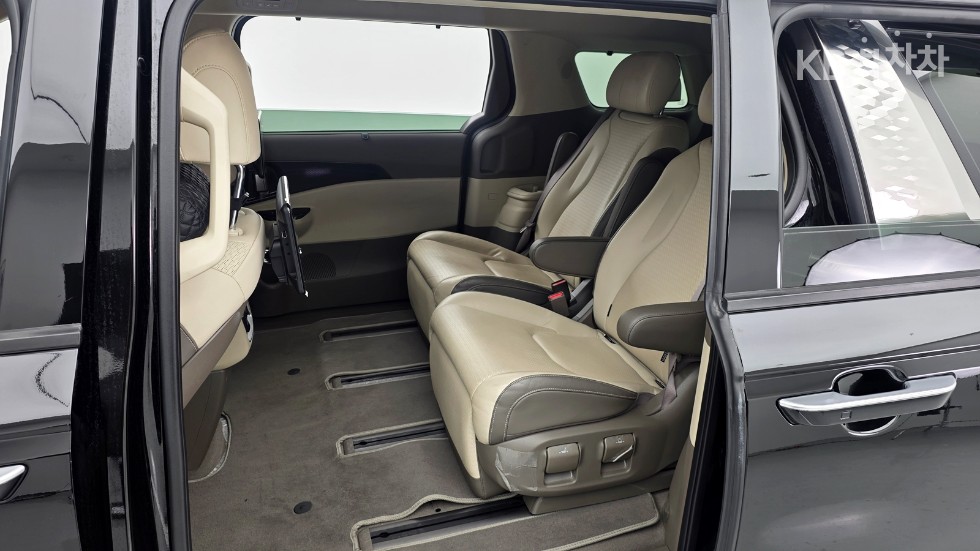 Kia Carnival — miniaturë 8