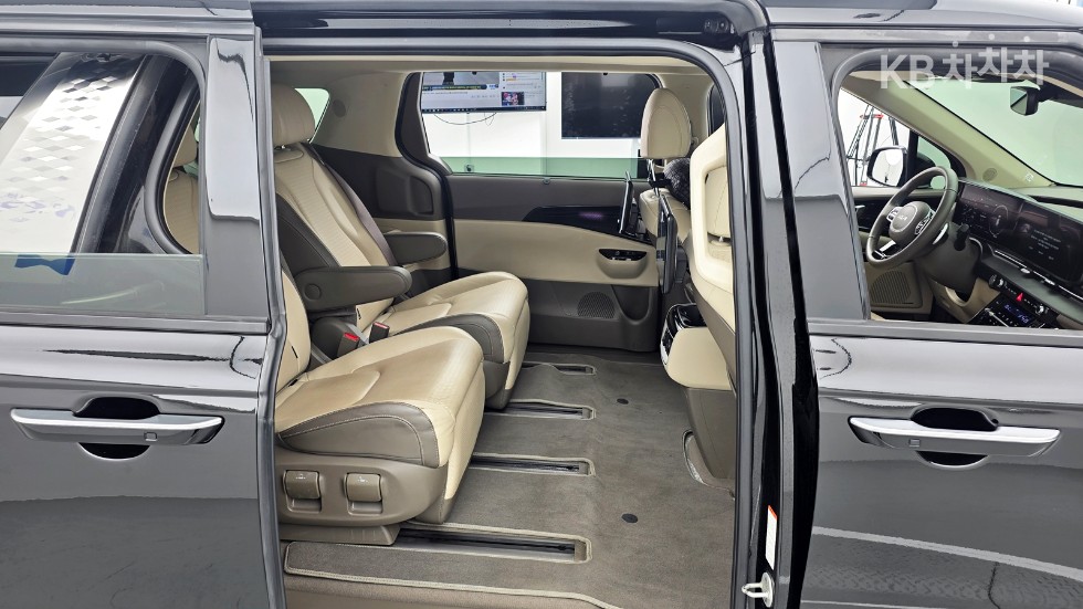 Kia Carnival — miniaturë 9