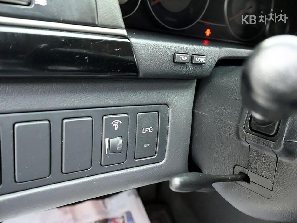 Kia Opirus — miniaturë 13