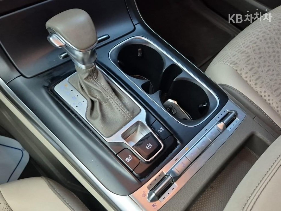 Kia Carnival — miniaturë 8