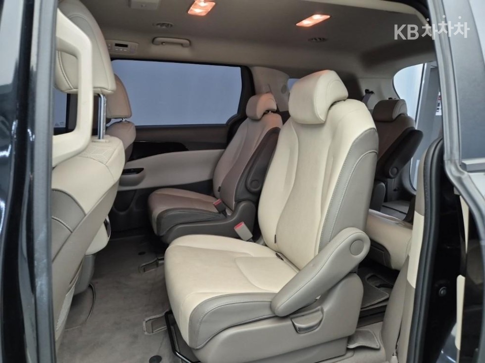 Kia Carnival — miniaturë 12