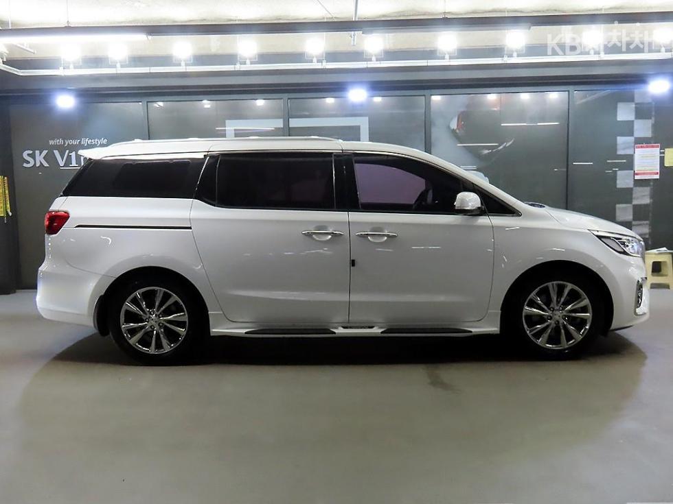 Kia Carnival — miniaturë 3