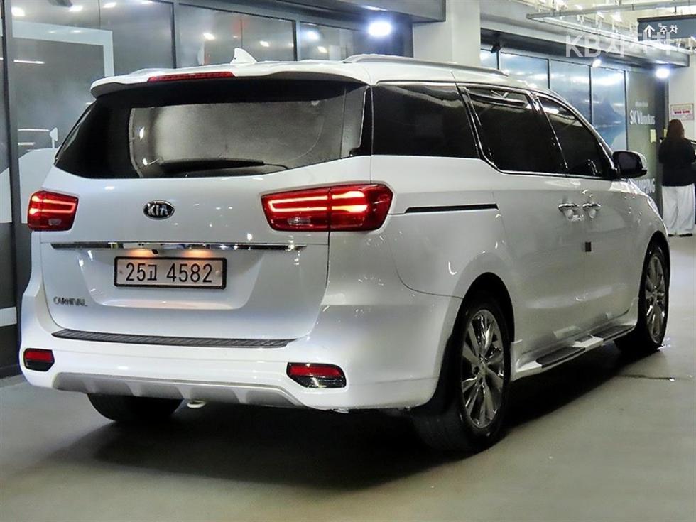 Kia Carnival — miniaturë 4