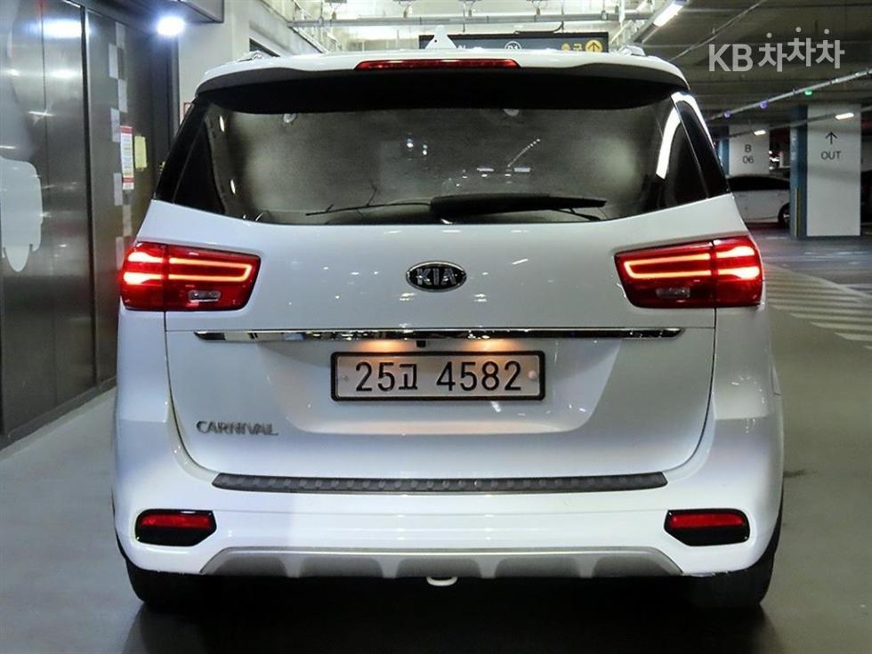 Kia Carnival — miniaturë 5