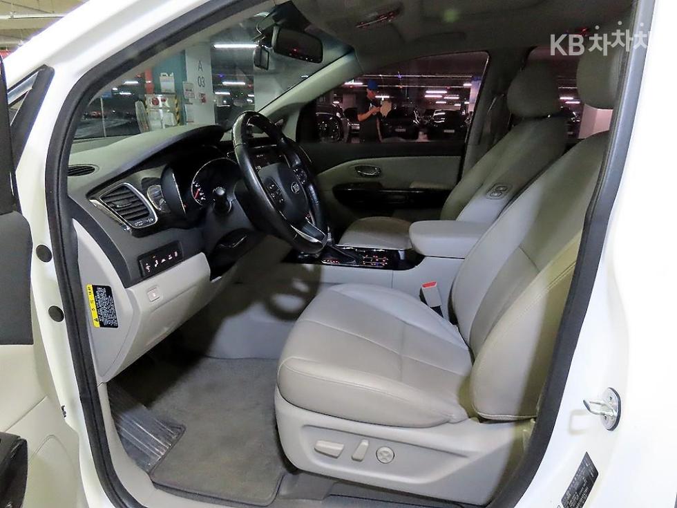 Kia Carnival — miniaturë 6