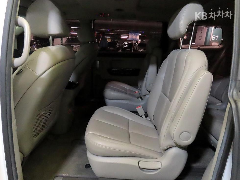 Kia Carnival — miniaturë 7