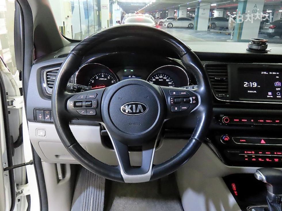 Kia Carnival — miniaturë 9