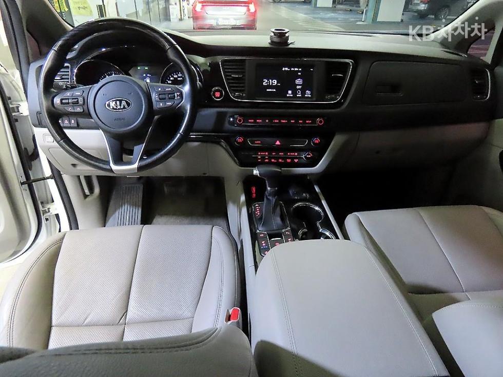 Kia Carnival — miniaturë 11