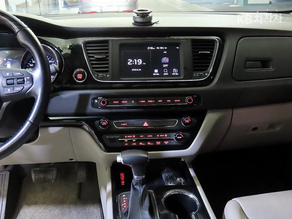 Kia Carnival — miniaturë 12