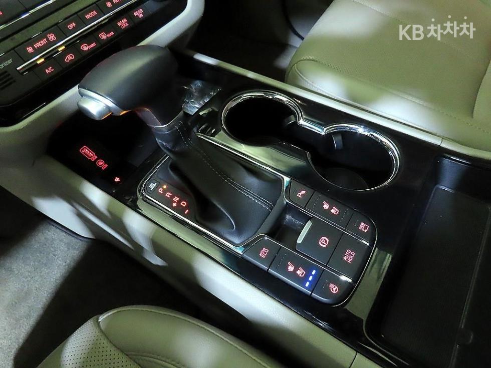 Kia Carnival — miniaturë 13