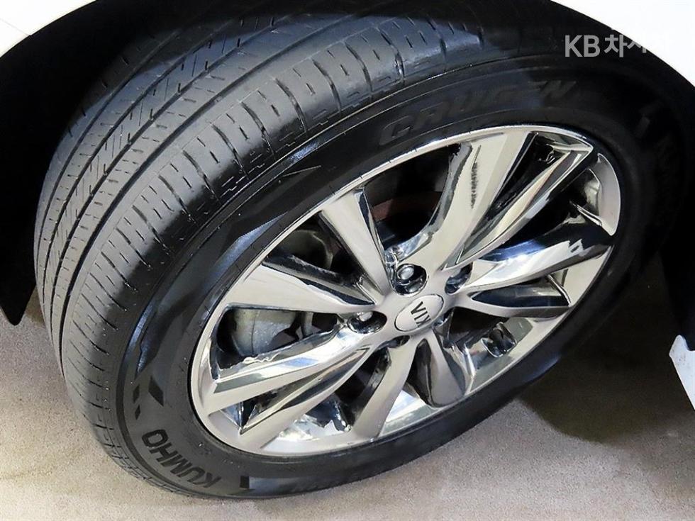 Kia Carnival — miniaturë 20