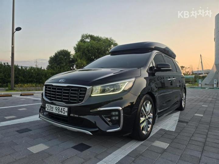 Kia Carnival 하이리무진 2.2 디젤 9인승 — foto 1