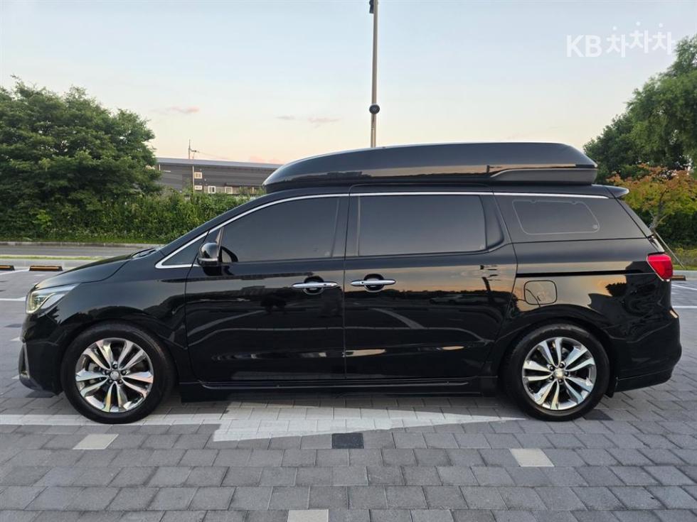 Kia Carnival — miniaturë 3