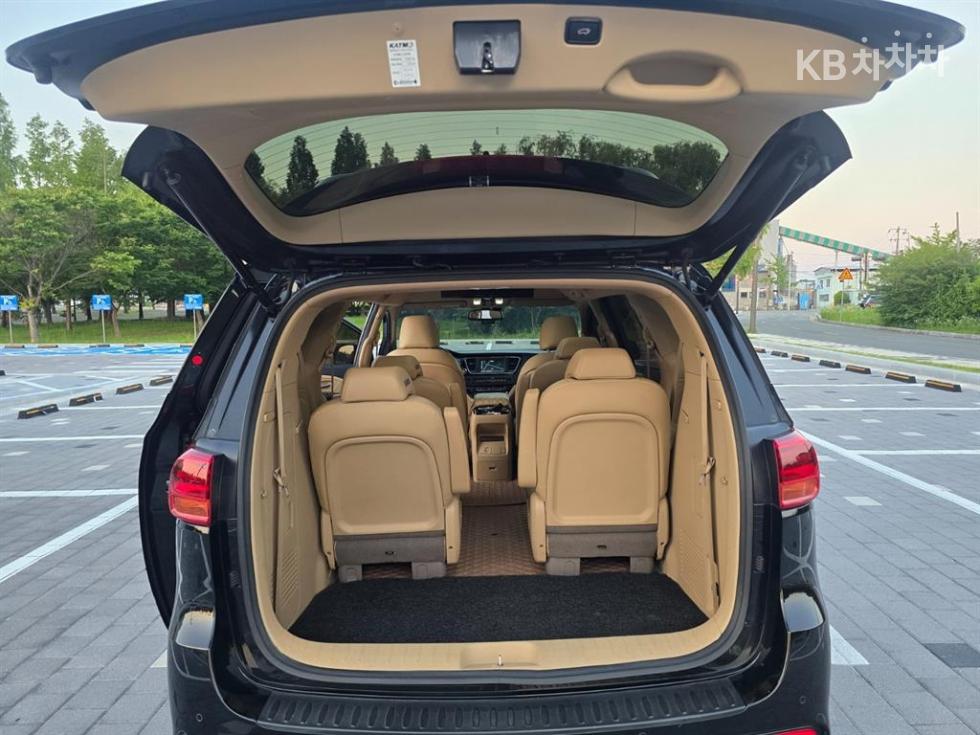 Kia Carnival — miniaturë 7