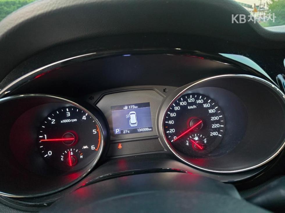 Kia Carnival — miniaturë 8