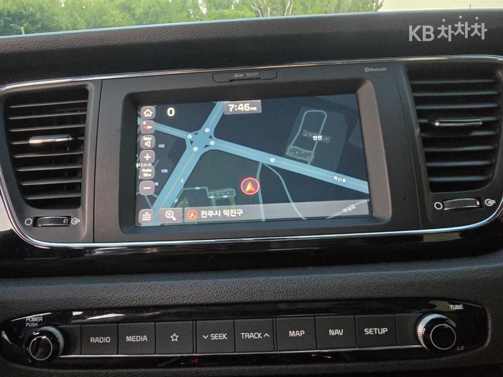 Kia Carnival — miniaturë 11