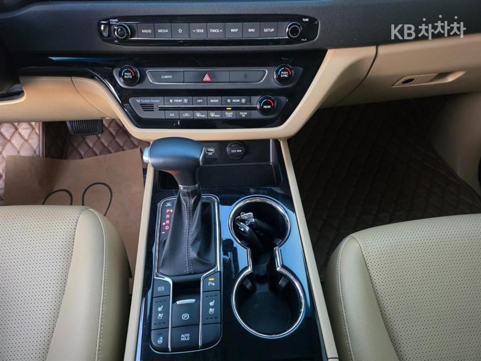 Kia Carnival — miniaturë 13