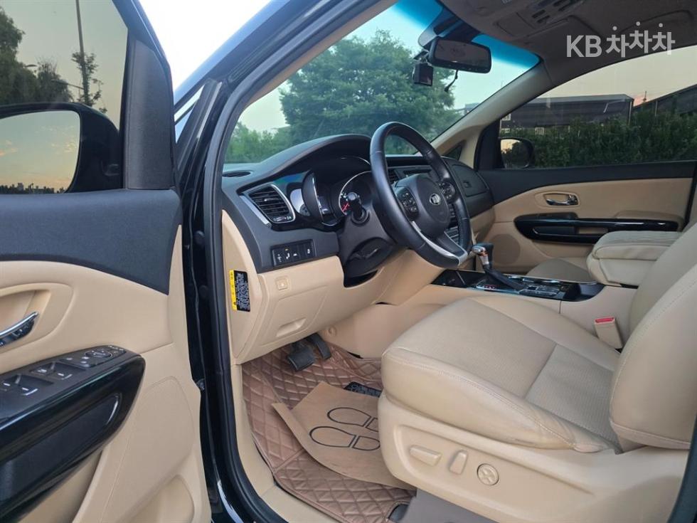 Kia Carnival — miniaturë 15