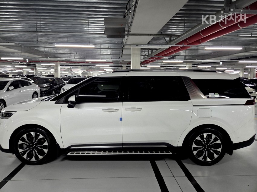 Kia Carnival — miniaturë 4
