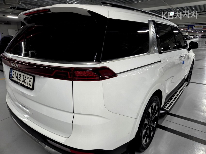 Kia Carnival — miniaturë 7
