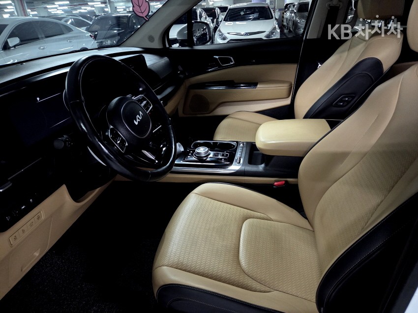 Kia Carnival — miniaturë 18