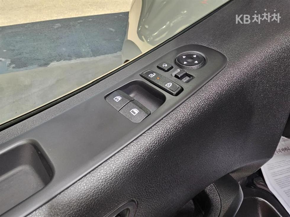 Hyundai Staria — miniaturë 18