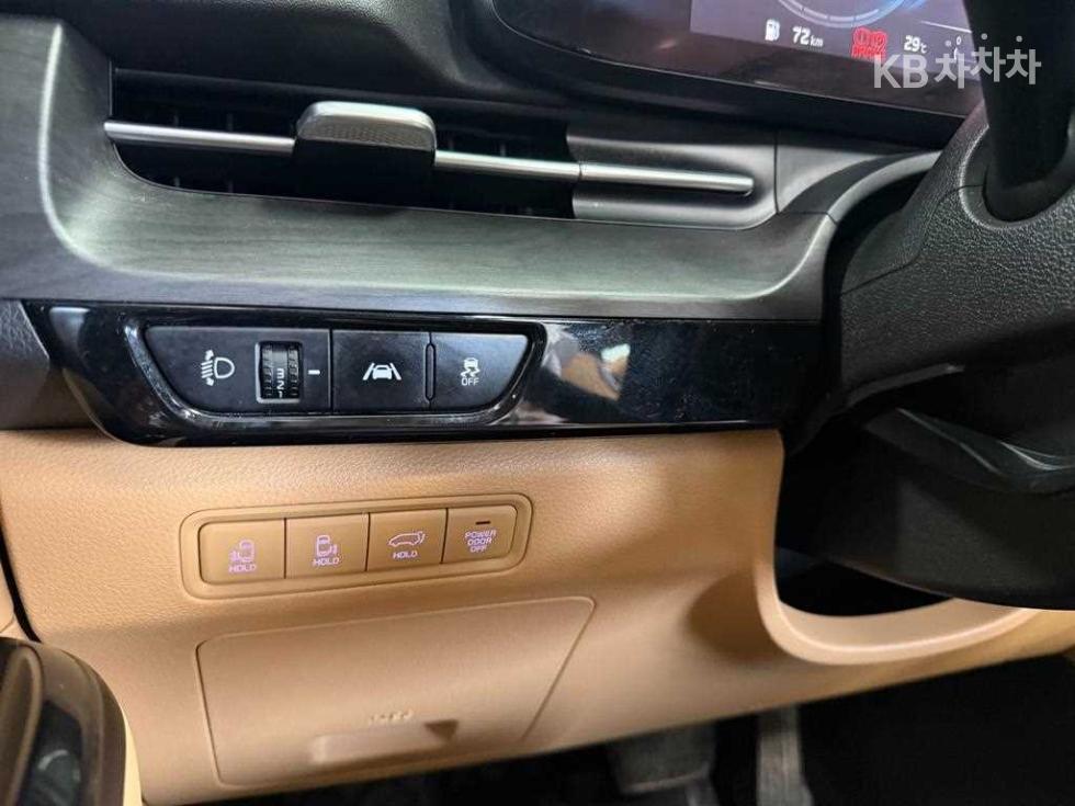 Kia Carnival — miniaturë 8
