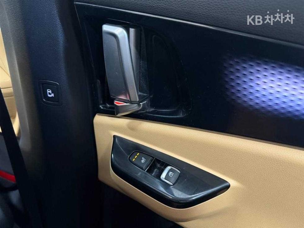 Kia Carnival — miniaturë 18