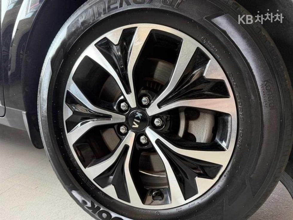 Kia Carnival — miniaturë 20