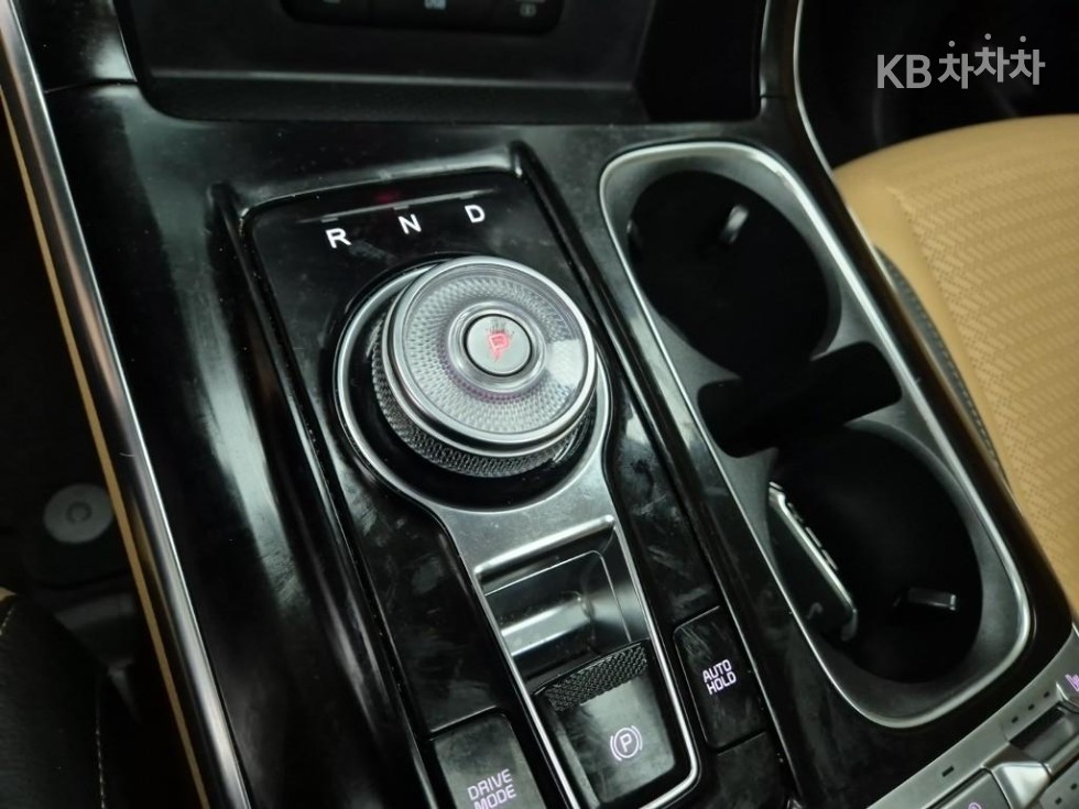 Kia Carnival — miniaturë 8