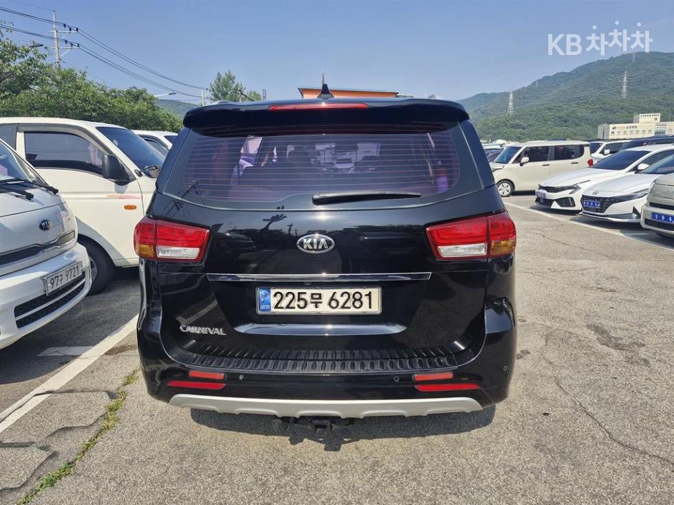 Kia Carnival — miniaturë 3