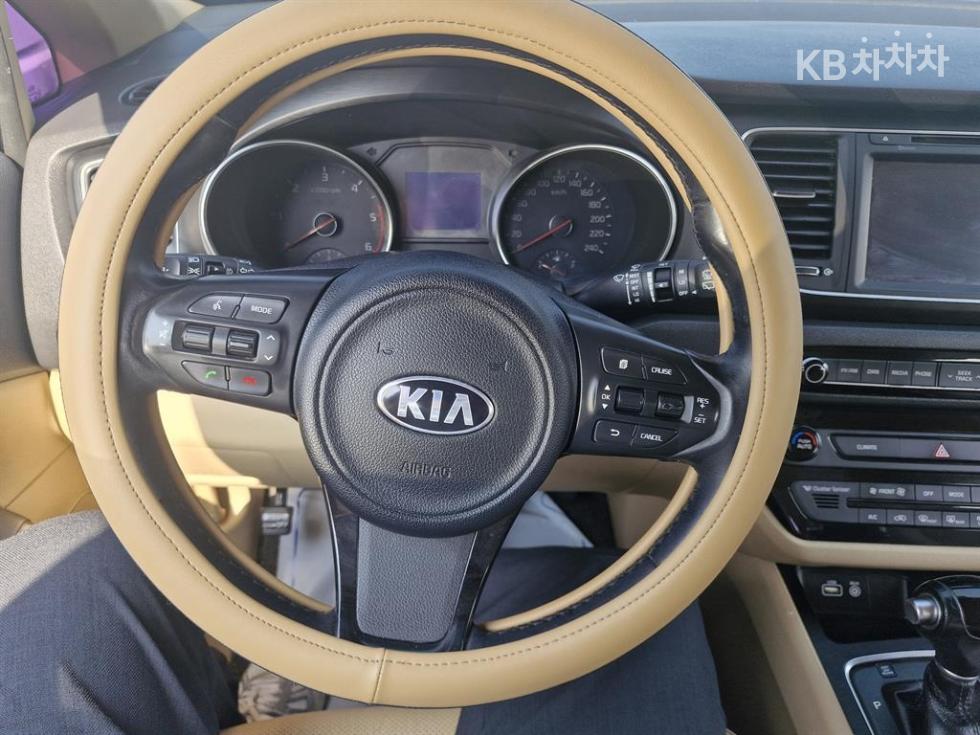 Kia Carnival — miniaturë 5