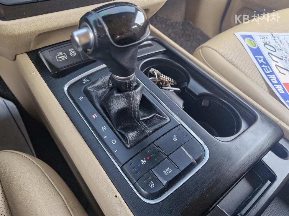 Kia Carnival — miniaturë 8